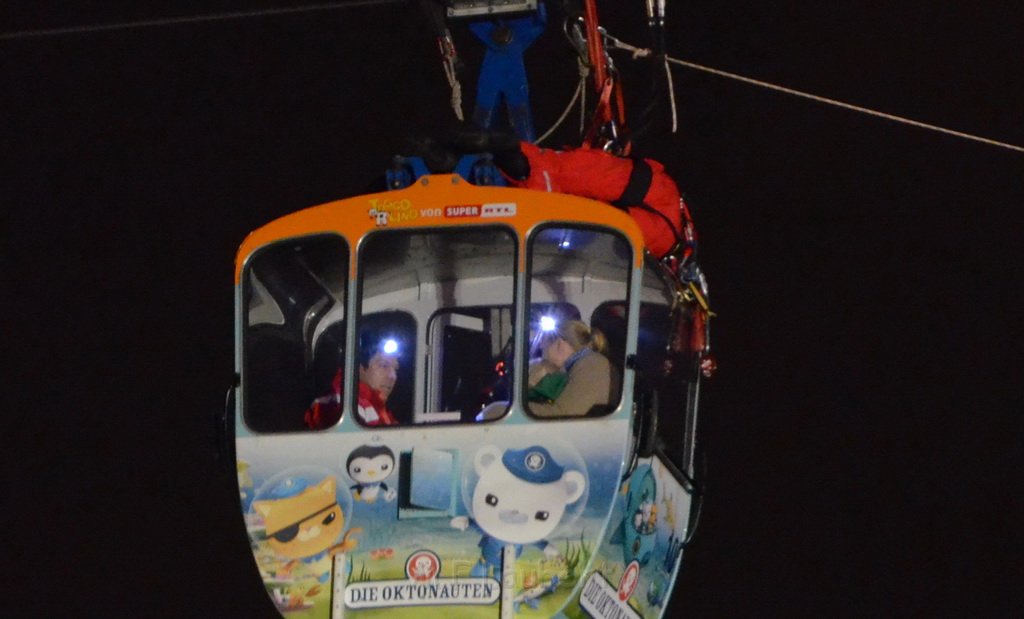 Einsatz BF Hoehenretter Koelner Seilbahn Hoehe Zoobruecke P2487.JPG